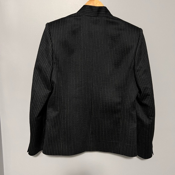 MaxMara Black and Gray Pinstripe Wool Blazer/Jacket. - Picture 7 of 15